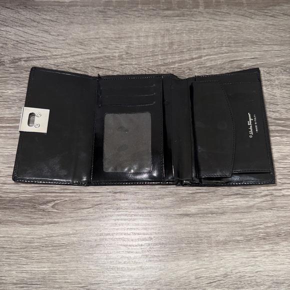 Salvatore‎ Ferragamo Gancini Black Leather Bifold Wallet Silver Hardware Used - Picture 3 of 7